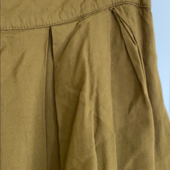 Old Navy Golden Olive Pleated Mini Skirt, Size 4 - Picture 2 of 4
